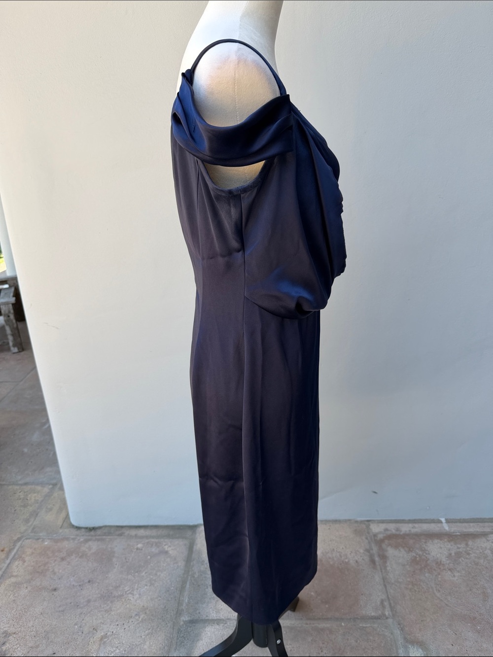 ST JOHN Navy Blue Cold-Shoulder Draped Cross-Over Satin Cocktail Dress Size 10 - Picture 7 of 10